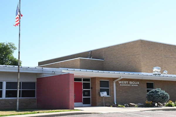 Promise Community Health Center is now offering mental health therapy to students at Hawarden Elementary Community School. Talk to the school guidance counselor or a teacher if you would like more information. Promise Community Health Center is now offering mental health therapy to students at Hawarden Elementary Community School. Talk to the school guidance counselor or a teacher if you would like more information.
