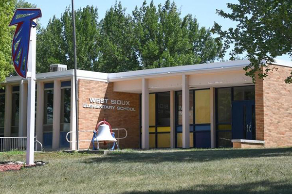 Promise Community Health Center is now offering mental health therapy to students at Ireton Elementary Community School. Talk to the school guidance counselor or a teacher if you would like more information. Promise Community Health Center is now offering mental health therapy to students at Ireton Elementary Community School. Talk to the school guidance counselor or a teacher if you would like more information.